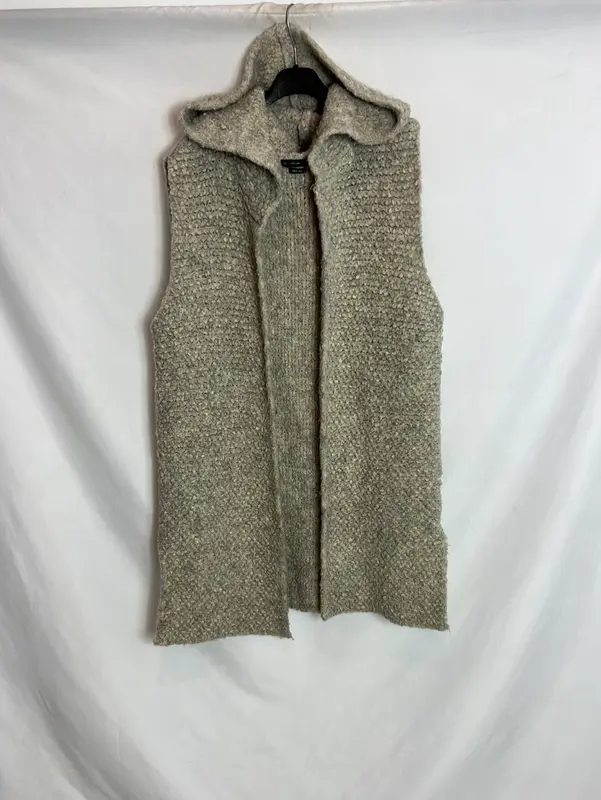 ZARA. Chaleco punto gordo gris. T M