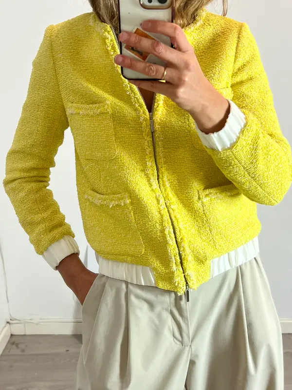 ZARA. Chaqueta amarilla textura. T M