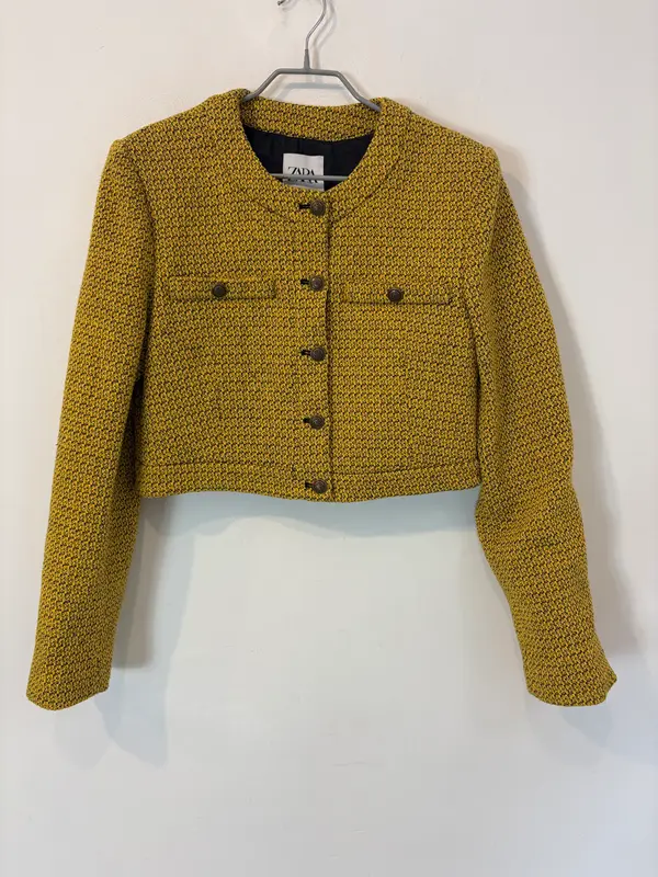ZARA. Chaqueta amarilla tweed