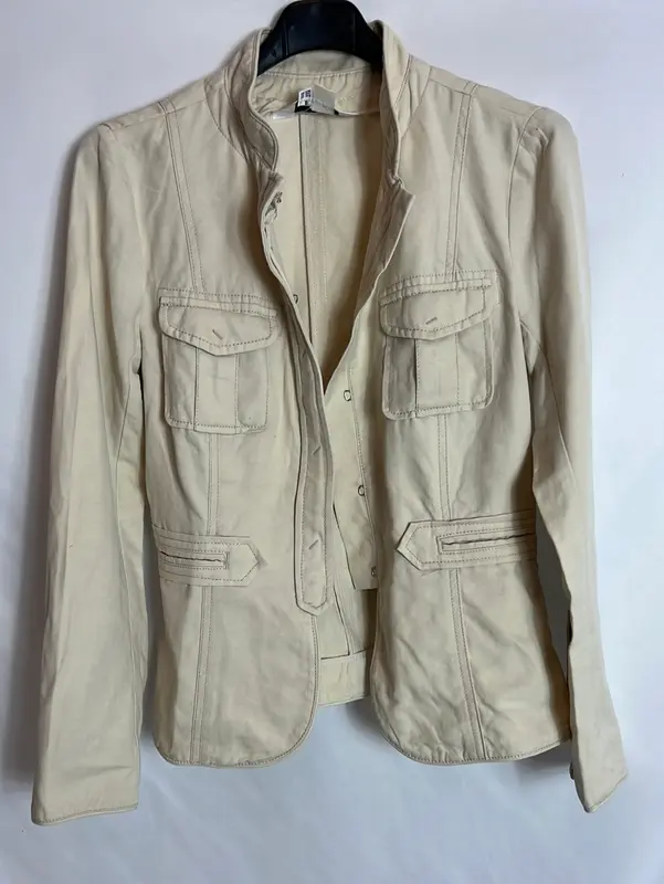 ZARA. Chaqueta beige corchetes. T XS