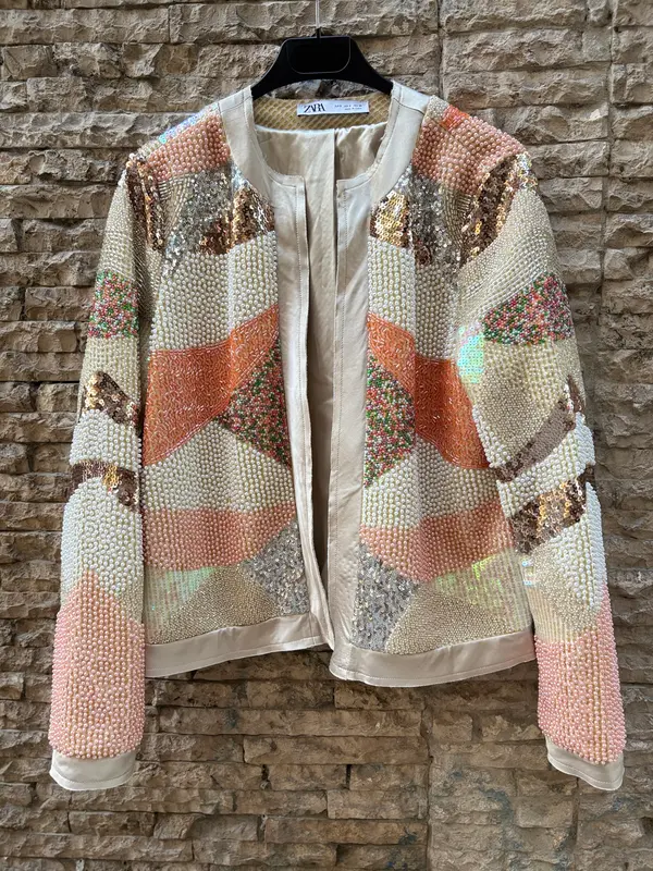 ZARA. Chaqueta coral abalorios. T S