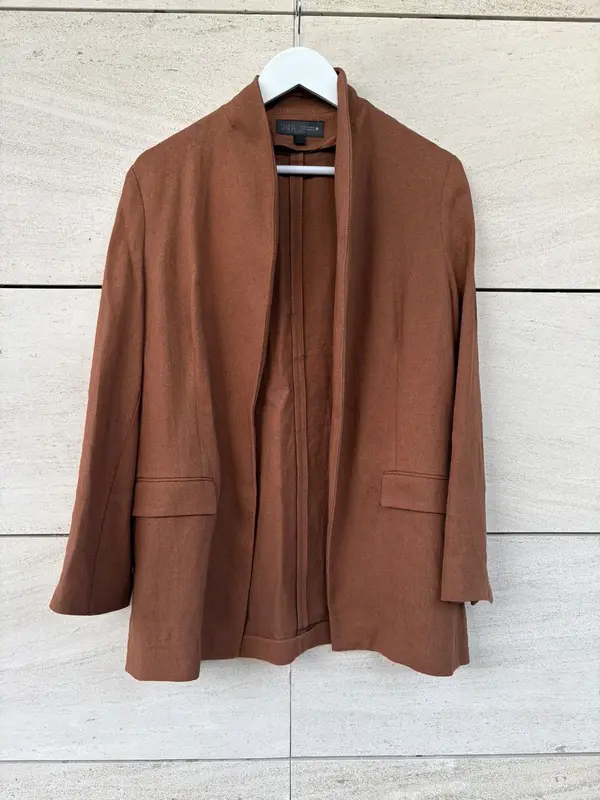 ZARA.Chaqueta marrón lino fluida