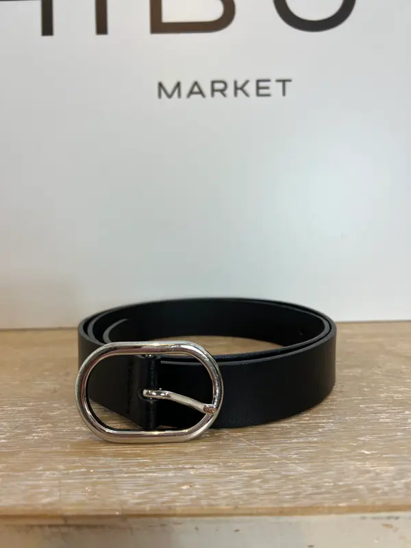 ZARA. Cinturón negro hebilla plateada. T 85