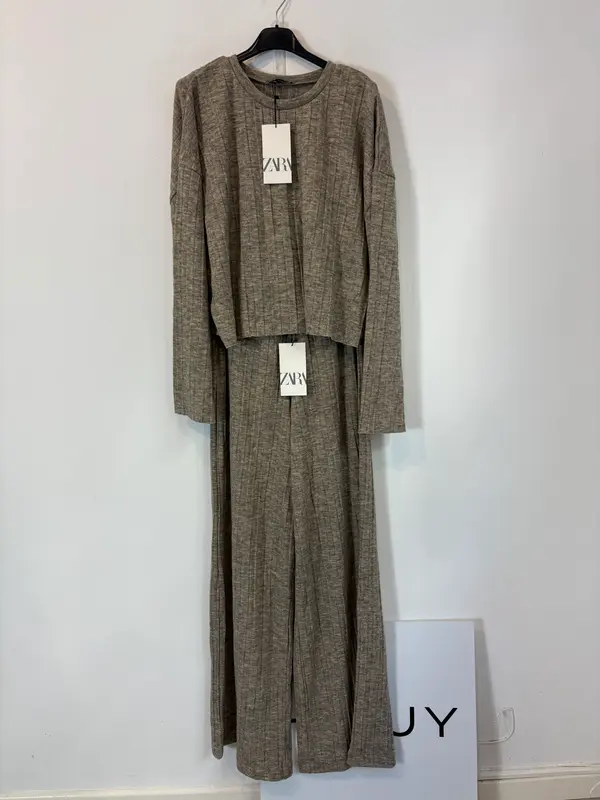 ZARA. Conjunto punto jaspeado. T S/M