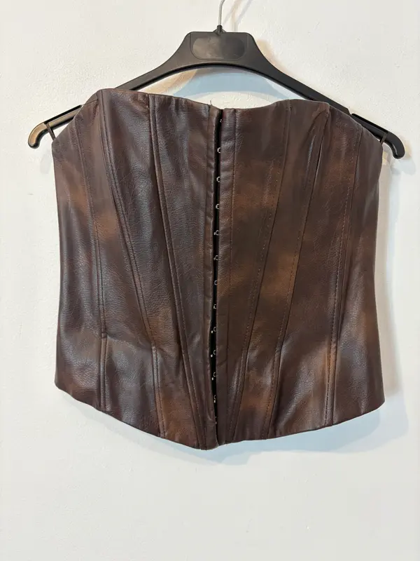 ZARA. Corsé efecto piel marrón