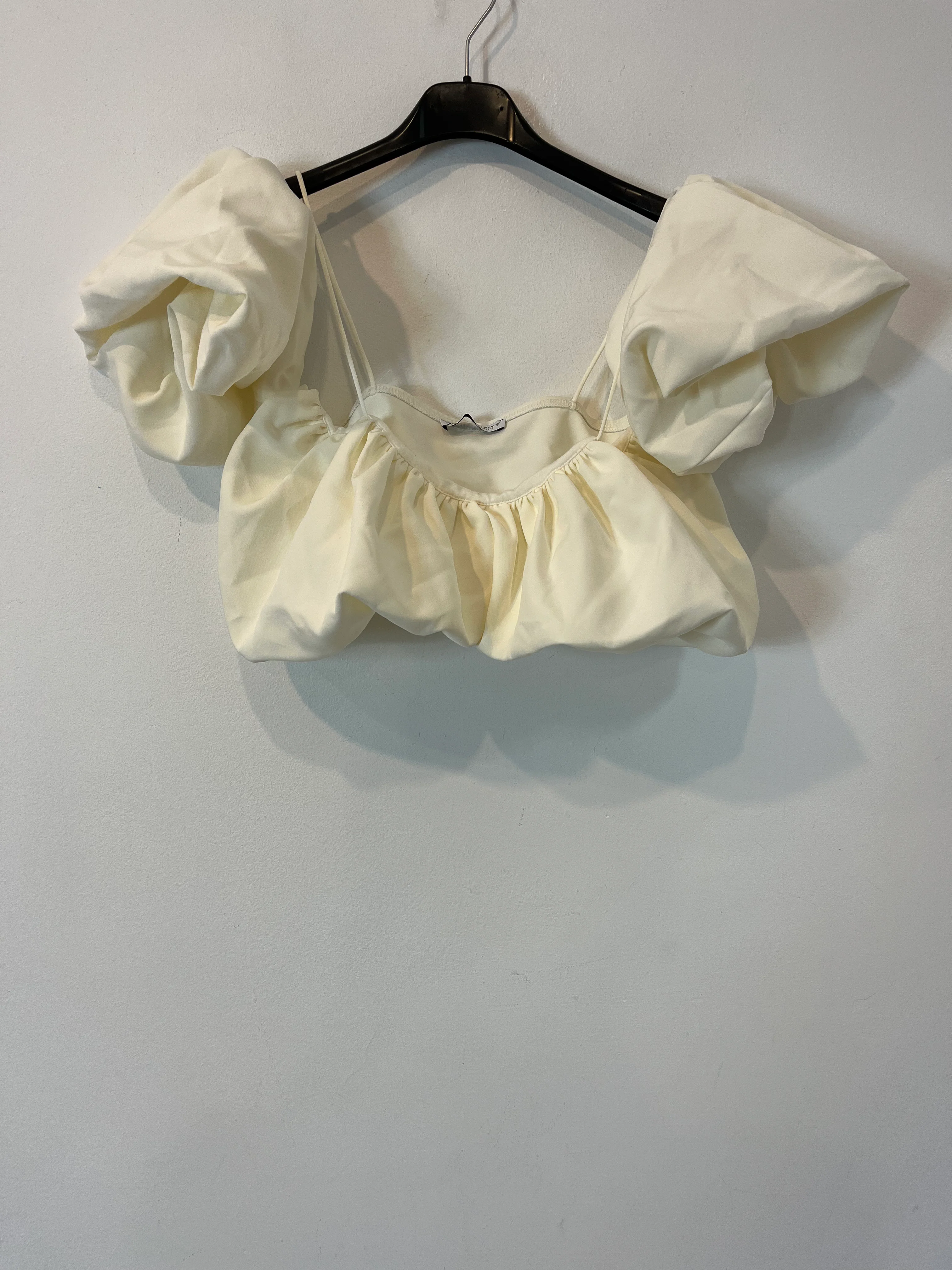 ZARA. croptop blanco abullonado T.s