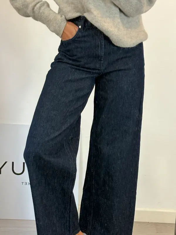 ZARA. Denim azul pata ancha