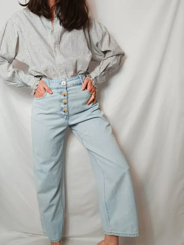 ZARA. Denim claro abotonado. T 36 (tara)