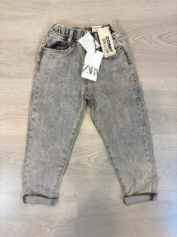 ZARA. Denim gris cintura elástica . T 6 años