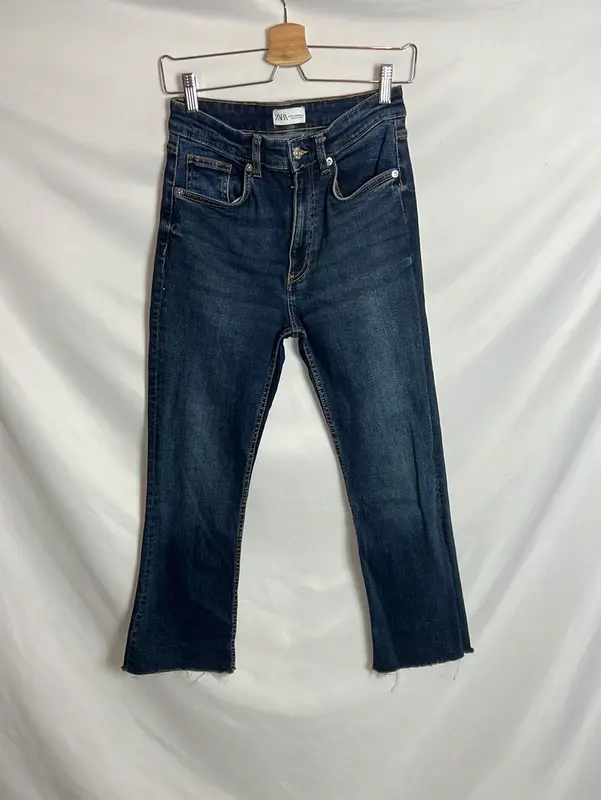ZARA. Denim ligeramente acampando oscuro. T 38