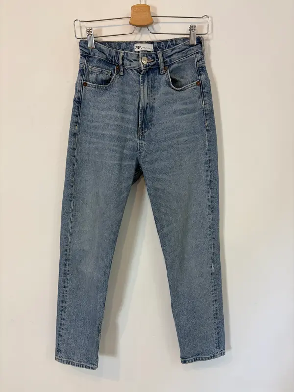 ZARA. Denim momfit . T 36