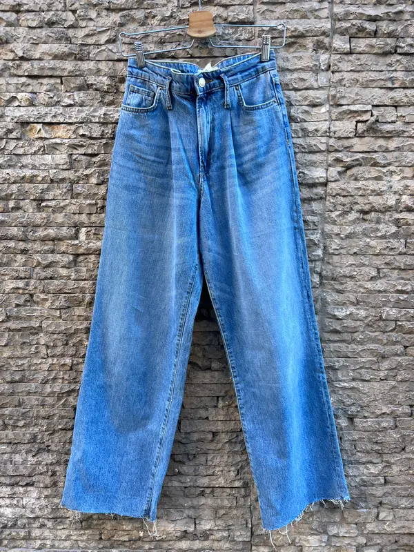 ZARA. Denim pata ancha pinzas. T 34
