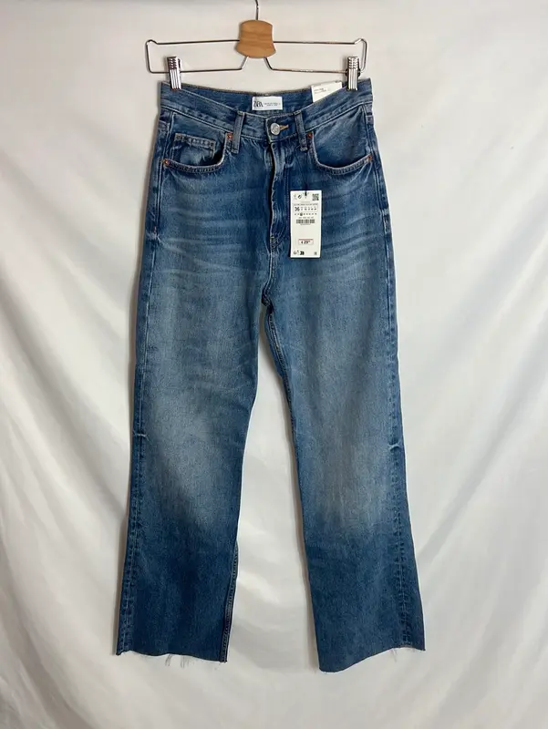 ZARA. Denim pata ancha recto. T 36