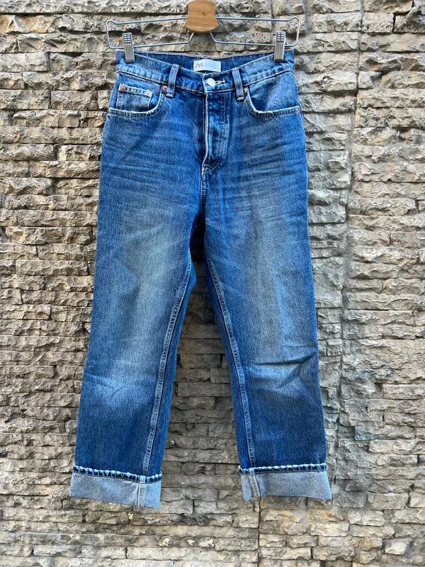 ZARA. Denim recto abotonado dobladillo. T 34