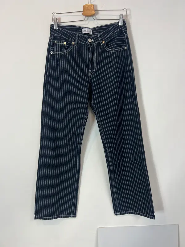 ZARA. Denim recto azul rayas. T 36