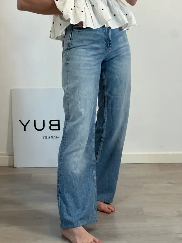 ZARA. Denim recto pata ancha. T 34
