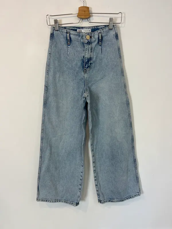 ZARA. Denim recto pinza. T 34