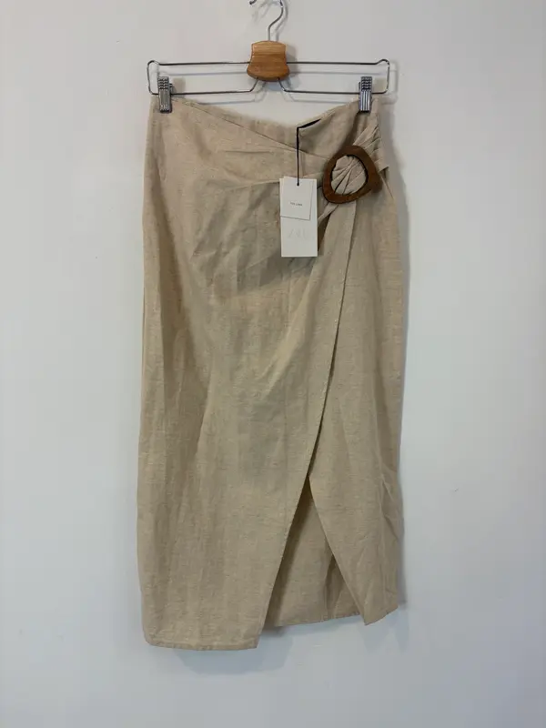 ZARA. Falda beige con lino