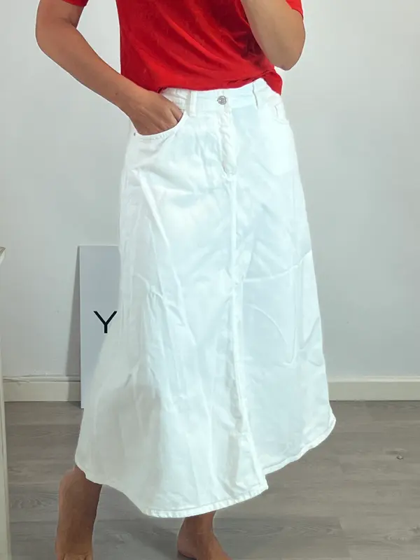 ZARA. Falda blanca denim midi. T M