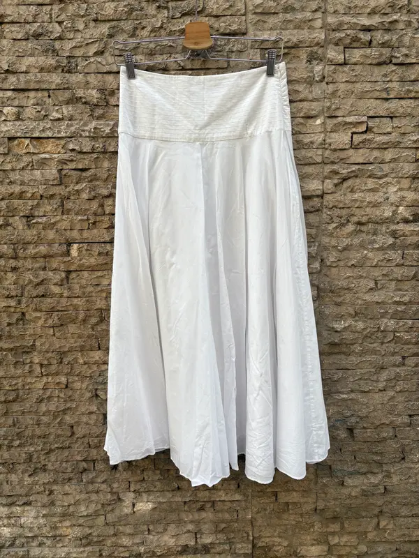 ZARA. Falda blanca midi cintura