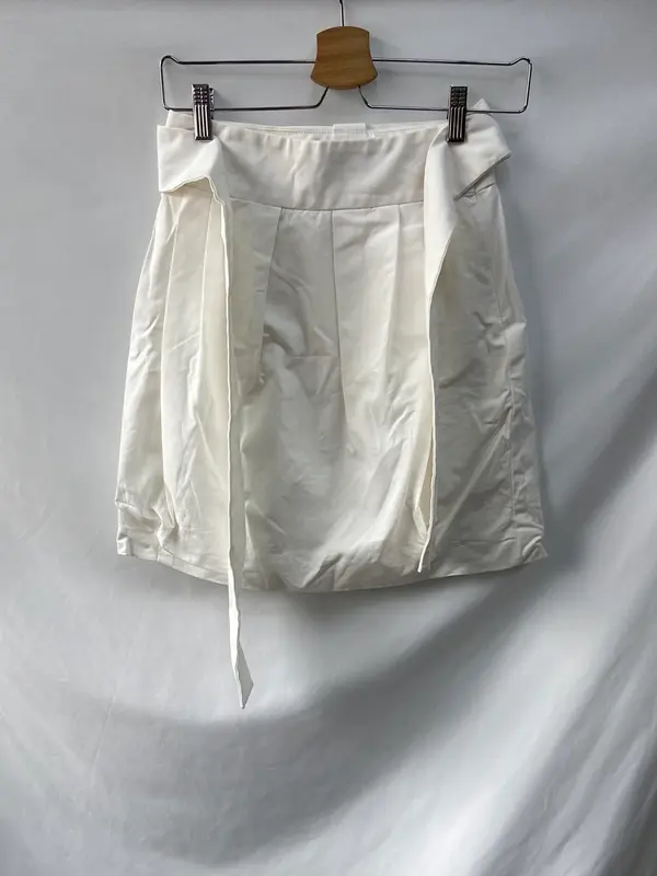 ZARA.Falda corta blanca T.xs