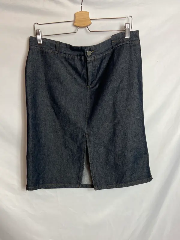 ZARA. Falda corta denim. T.44