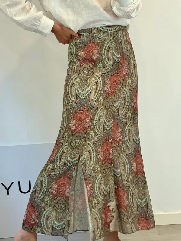 ZARA. Falda fluida con estampados verdes
