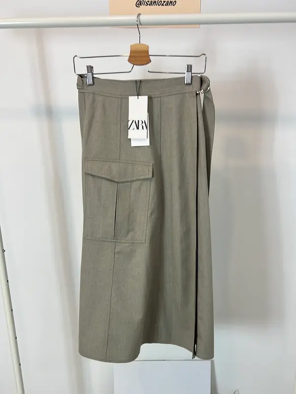 ZARA. Falda midi beige efecto pareo bolsillo. T XS