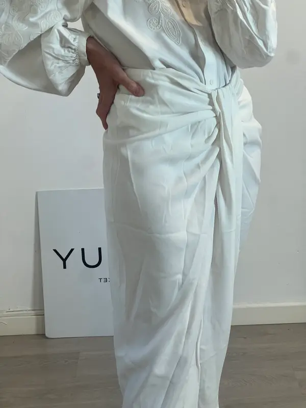 ZARA. falda midi blanca abertura T.m
