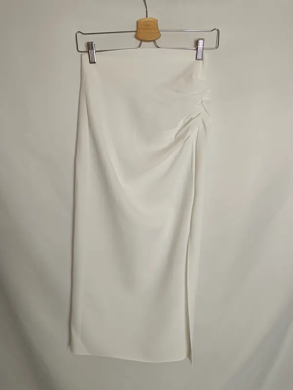 ZARA. Falda midi blanca T.s