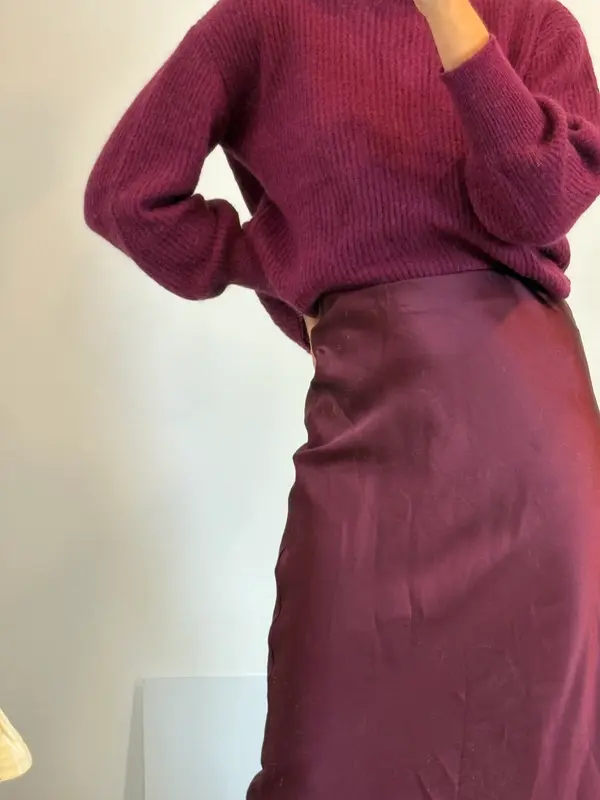 ZARA. Falda midi burdeos fluida