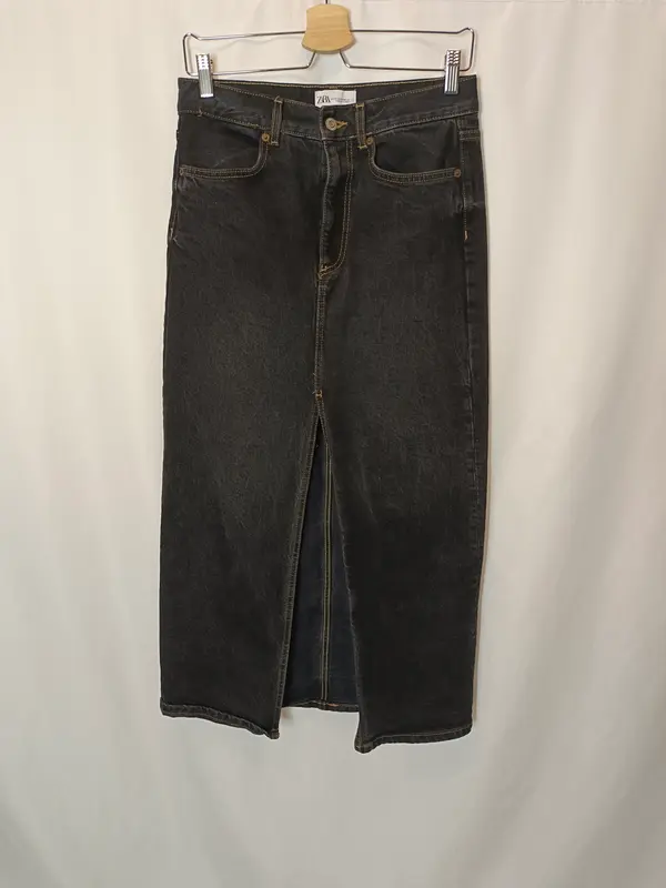 ZARA. Falda midi denim negra T.xs