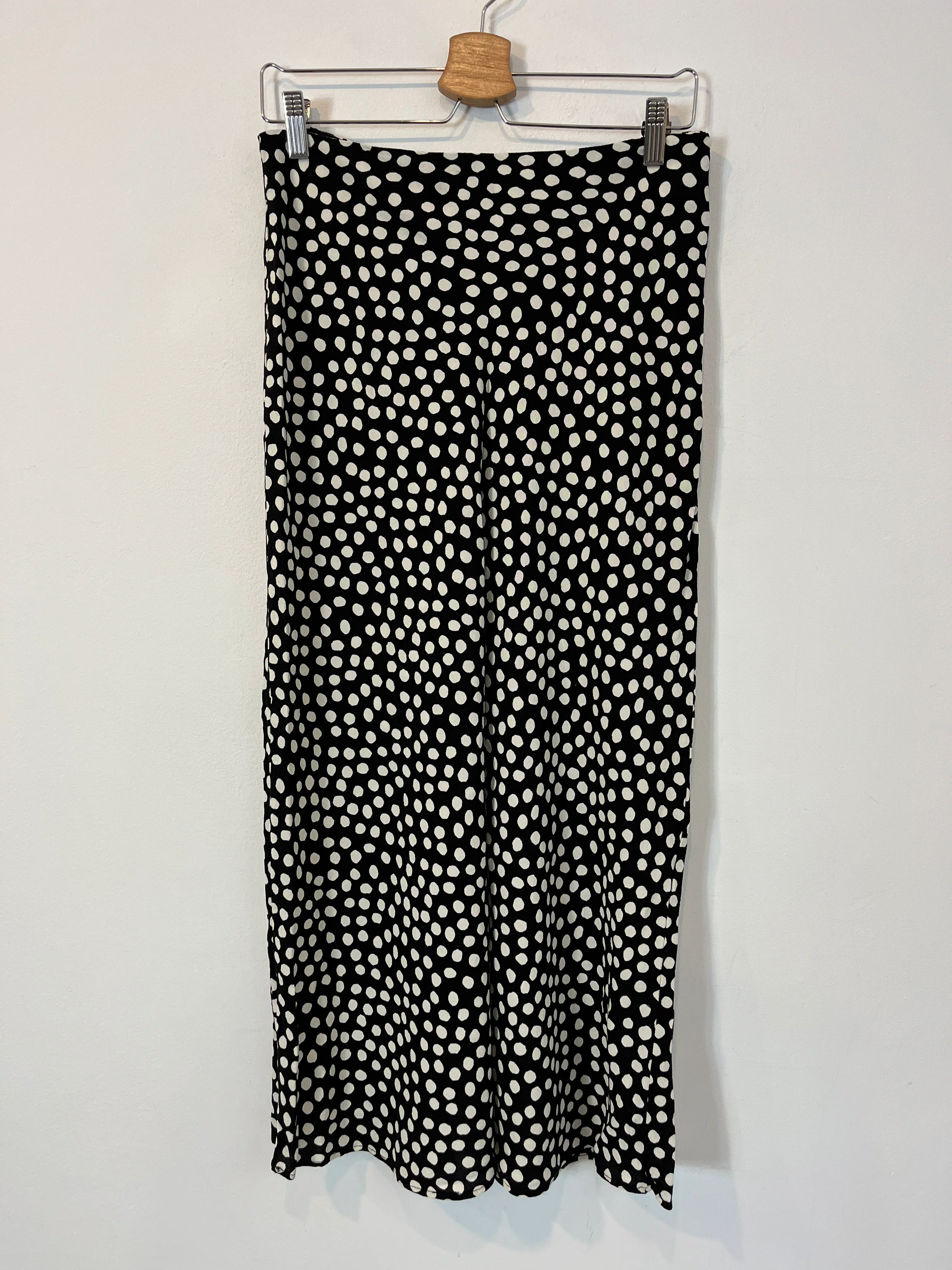 ZARA. Falda midi lunares. T M