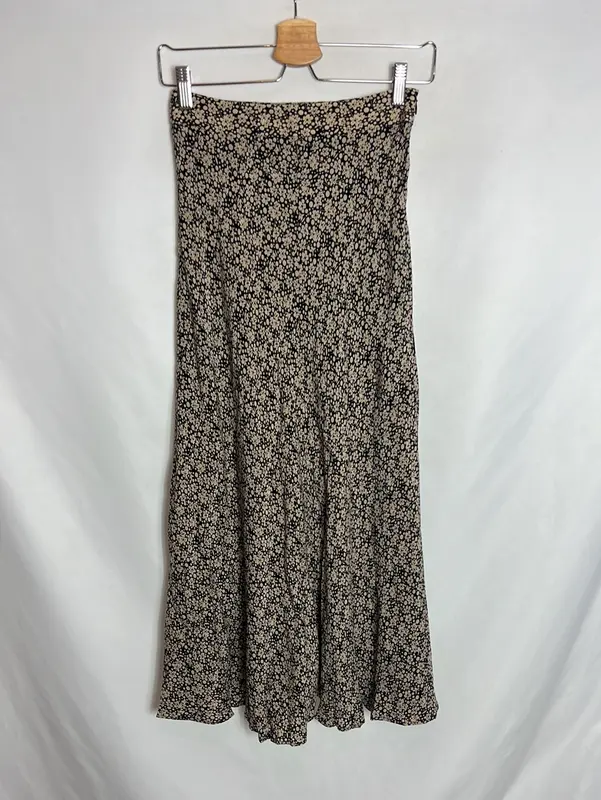 ZARA. Falda midi negra estampada. T XS