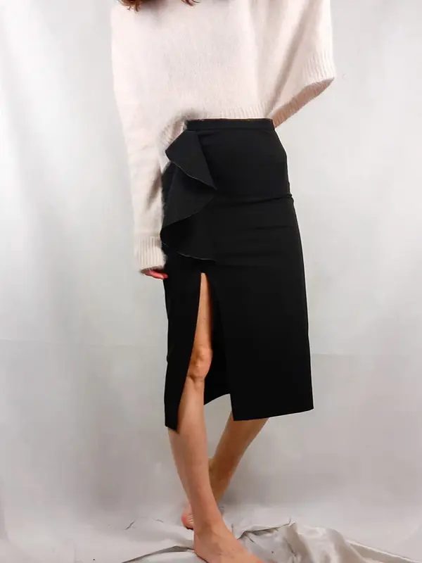 ZARA.Falda midi negra volante T.xs