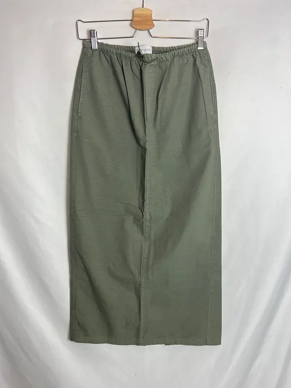 ZARA. Falda midi verde textura. T XS (Tara)