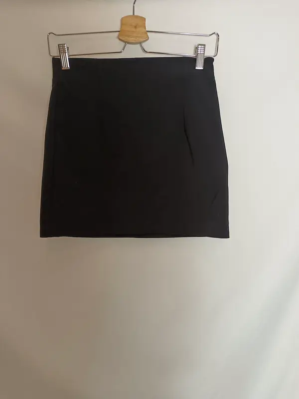 ZARA. Falda negra entallada T.xs