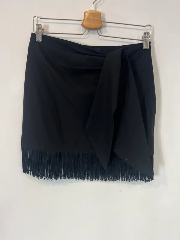 ZARA. falda negra flecos T.s