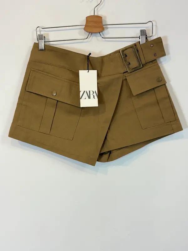 ZARA. Falda pantalón caqui. T S