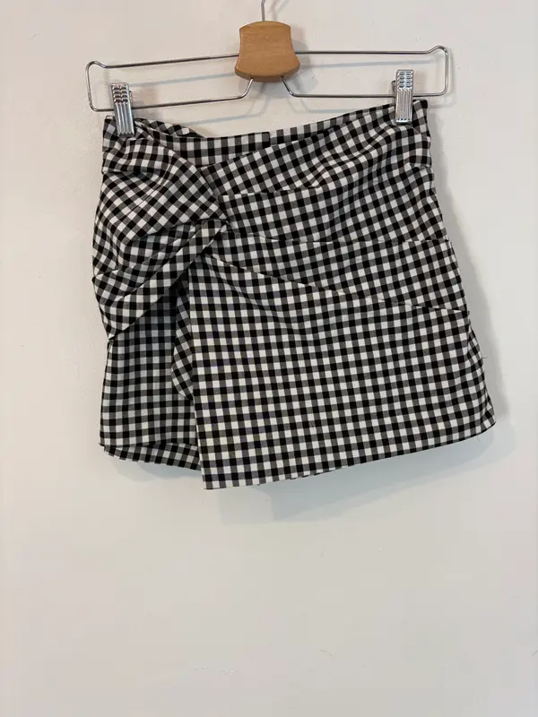 ZARA. Falda pantalón  corta vichy