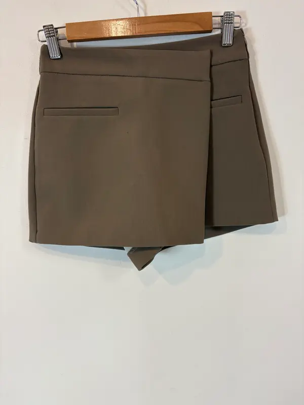 ZARA. Falda pantalón gris verdoso. T XS