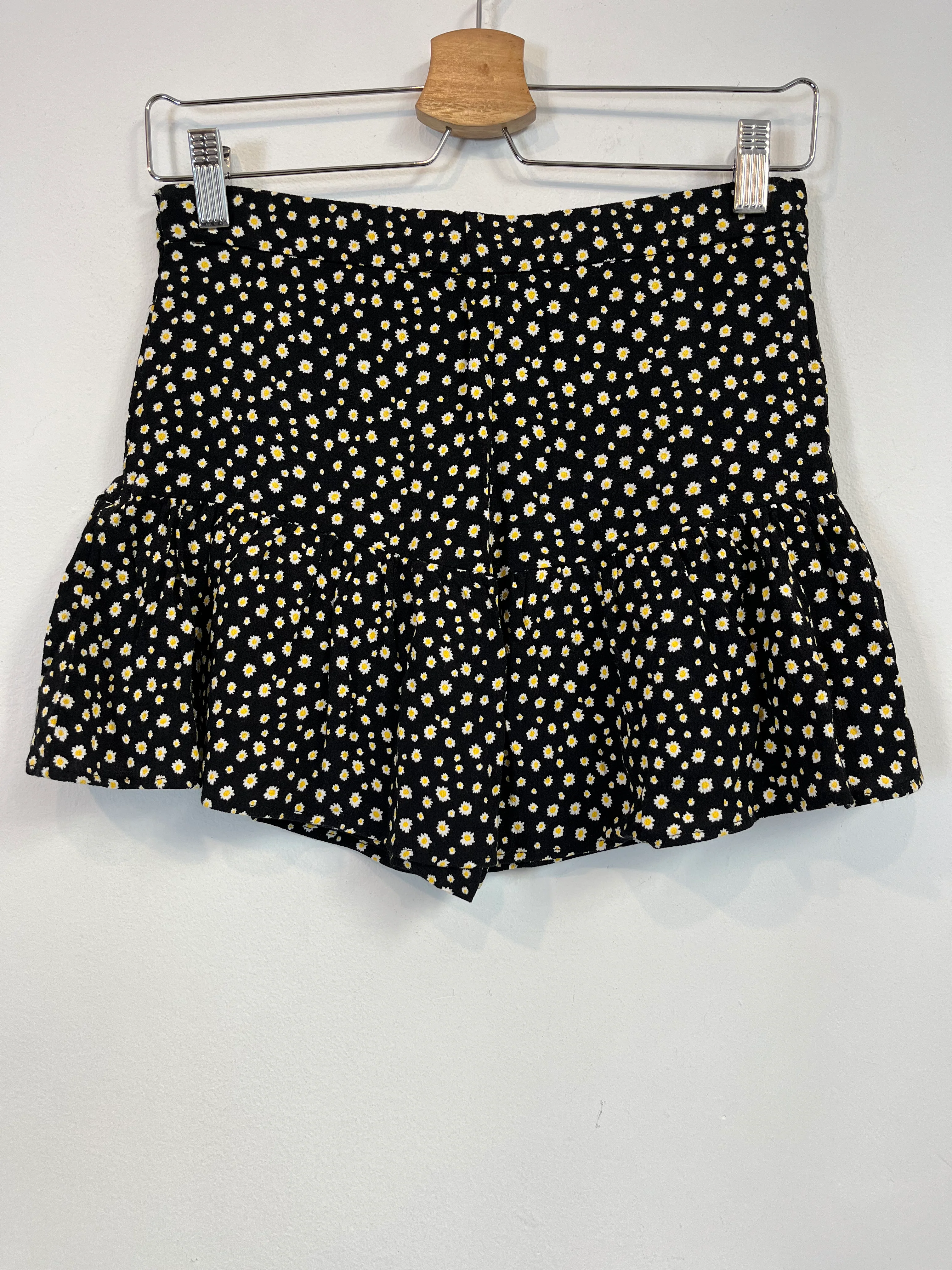 ZARA. falda/pantalón negra flores T.s