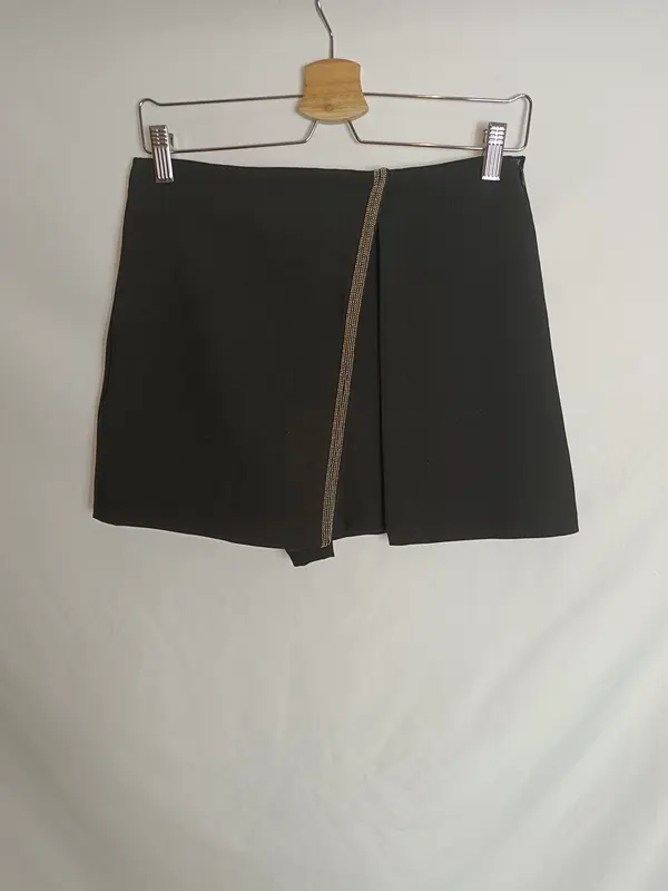 ZARA. Falda pantalón negro detalle T.m