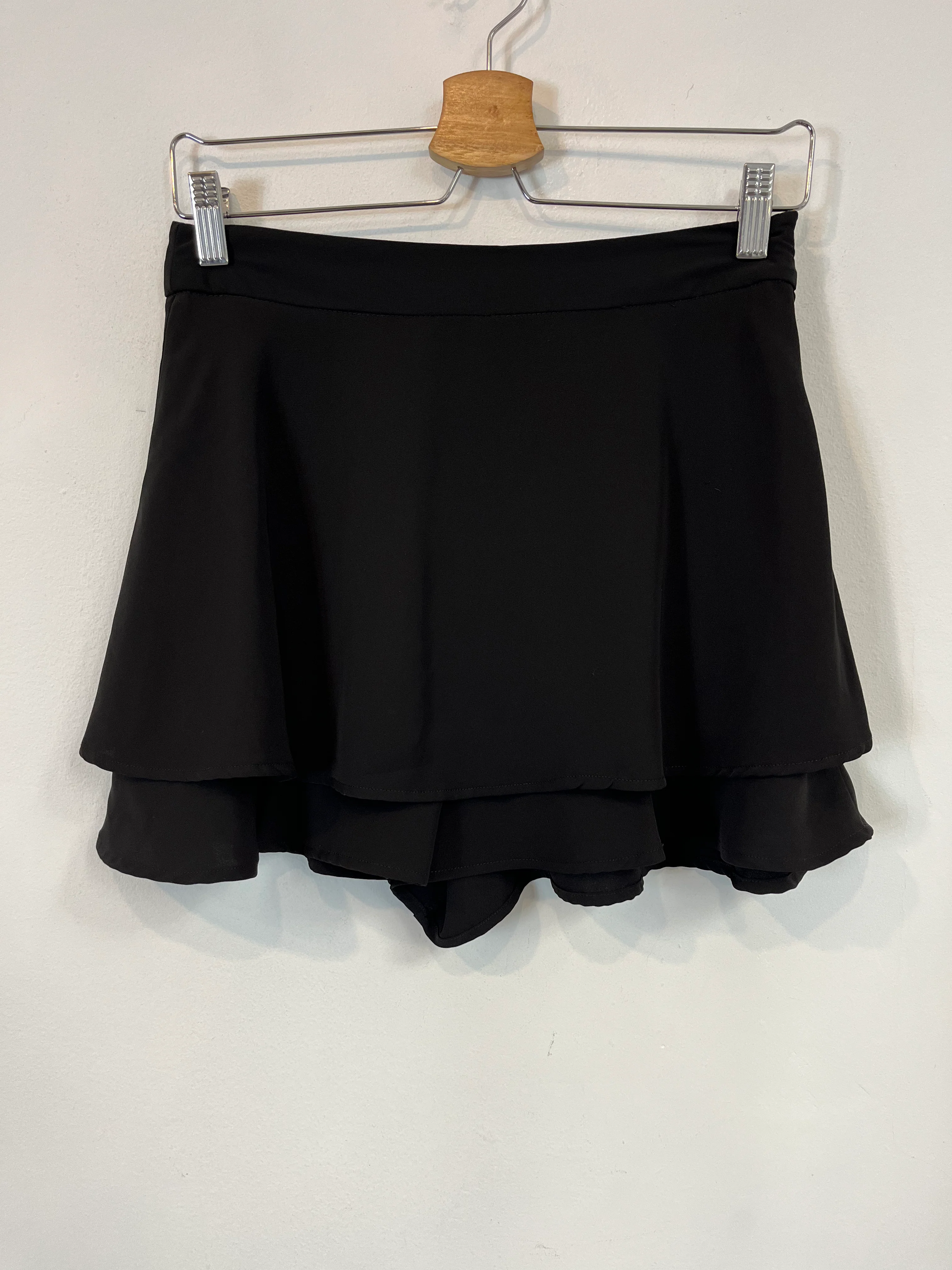 ZARA. Falda pantalón negro. T.S