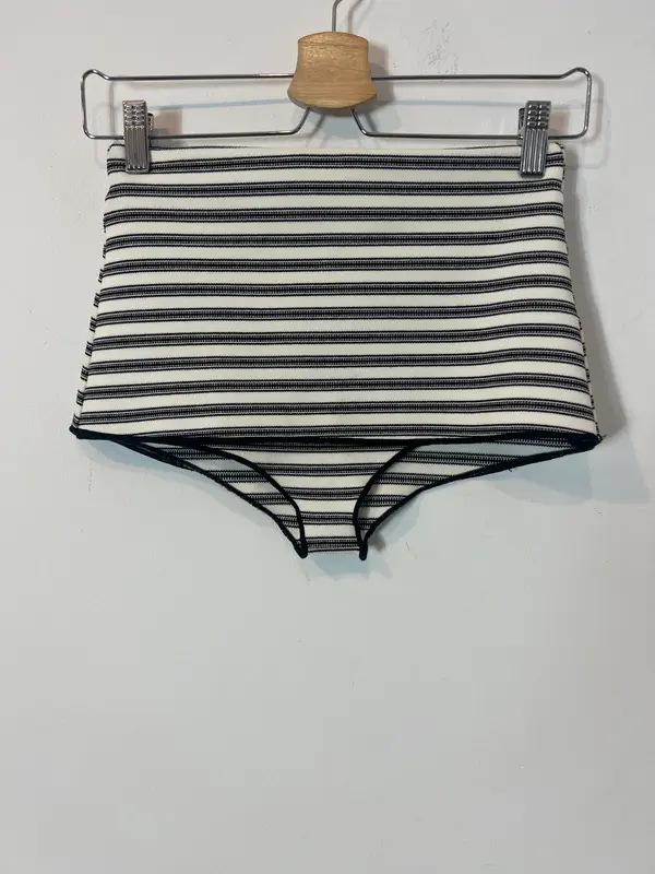 ZARA. Falda pantalón punto rayas T.s