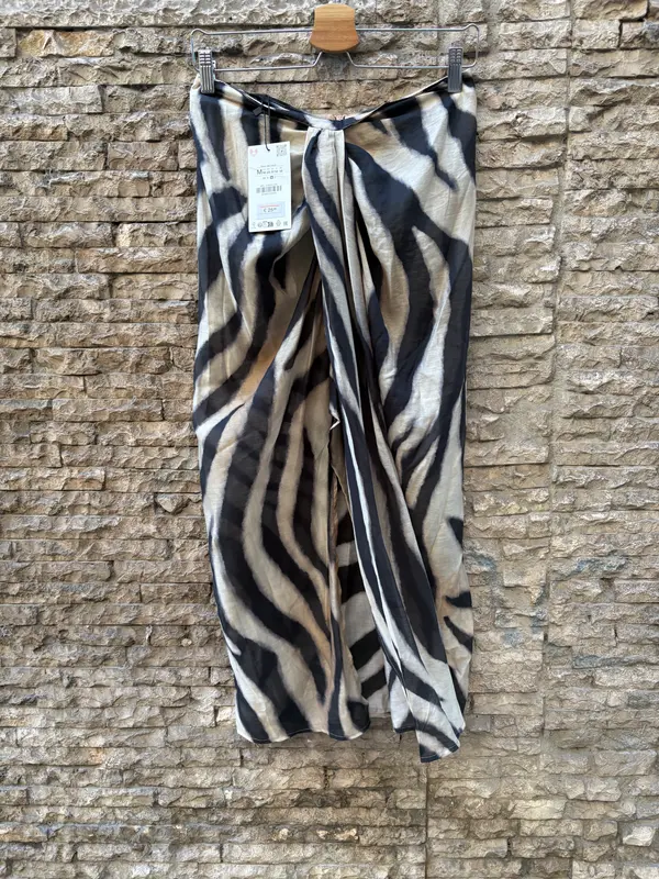 ZARA. Falda pareo midi estampada. T M