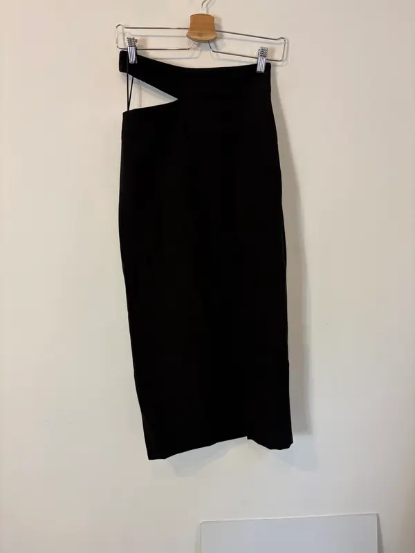 ZARA. Falda tubo negra abertura