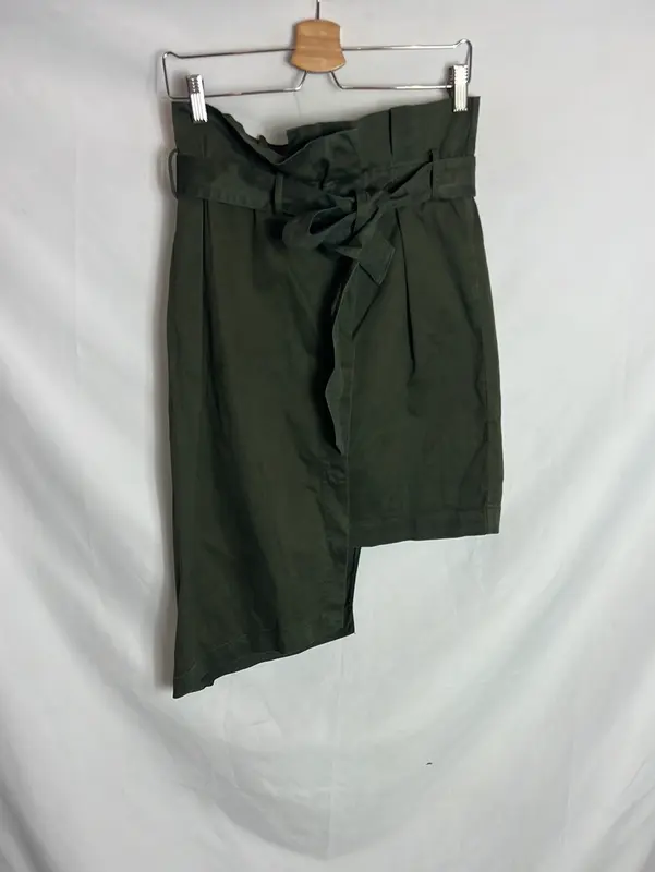 ZARA. Falda verde asimétrica. TM
