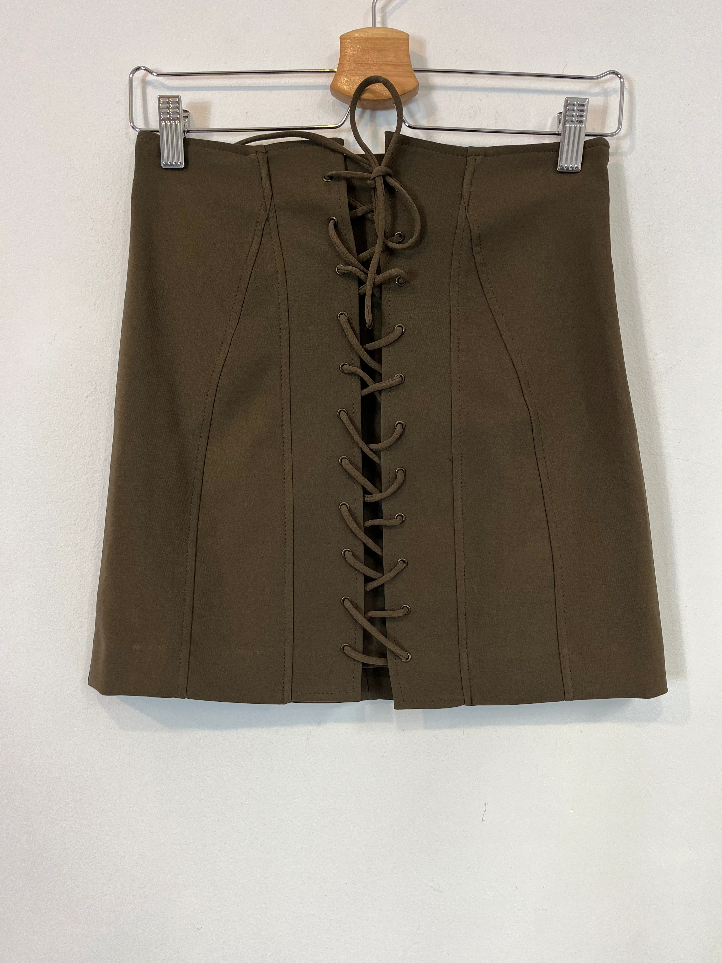ZARA. falda verde cuerdas T.s