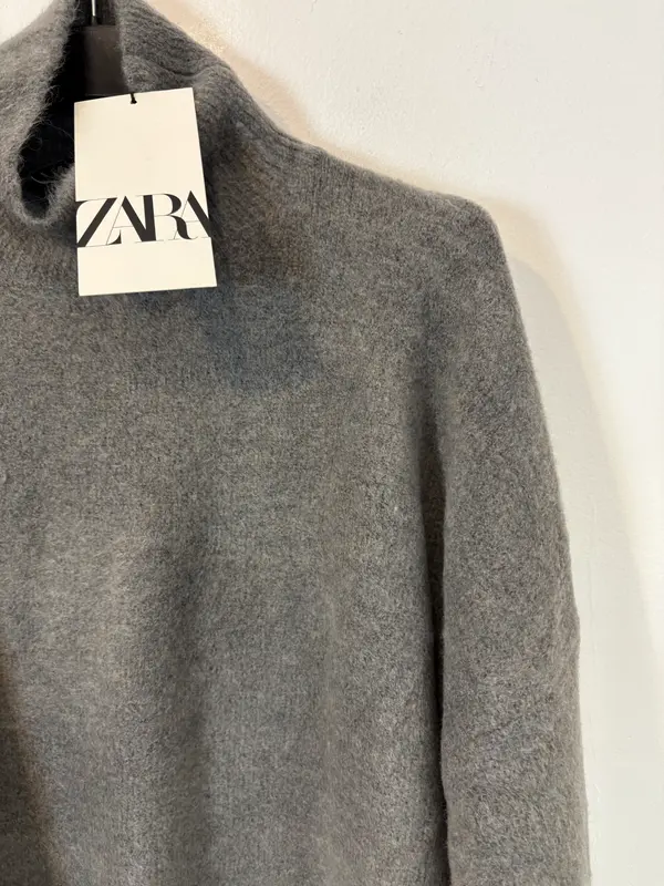 ZARA. Jersey  gris punto suave. T M